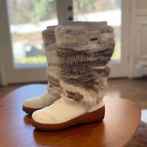 Oscar high knee rabbit fur boots.